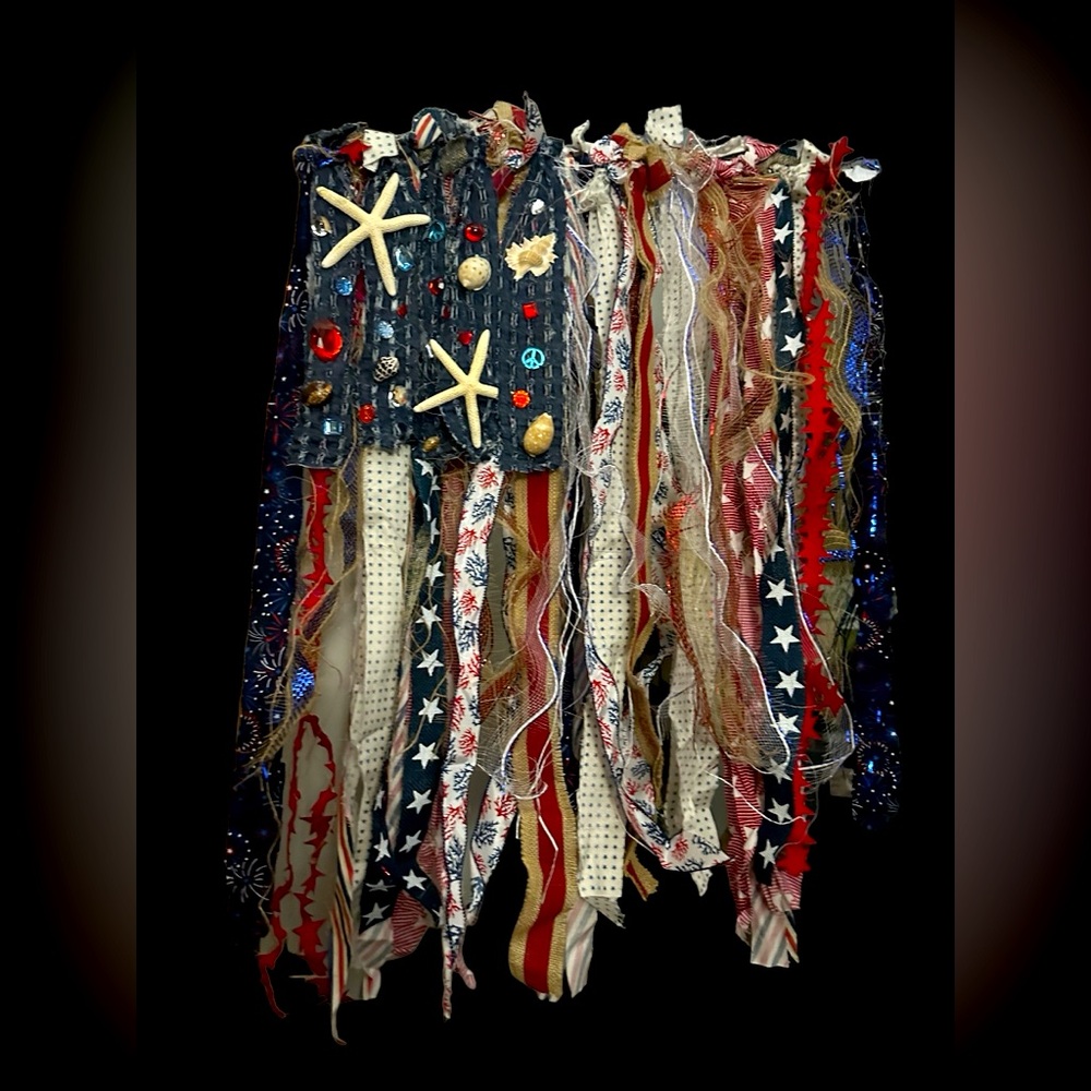Handcrafted, vintage looking USA ribbon flag. Shells for the 4th of July!